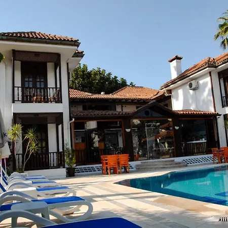 Palma Rosa Çamyuva